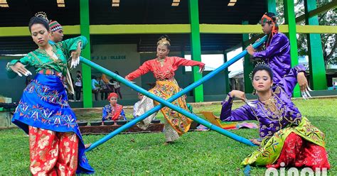 The PANGALAY FOLK DANCE of Sulu, Philippines .